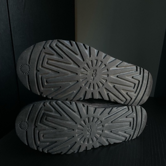 UGG Men's Harkley Lace up Boots - Picture 8 of 11